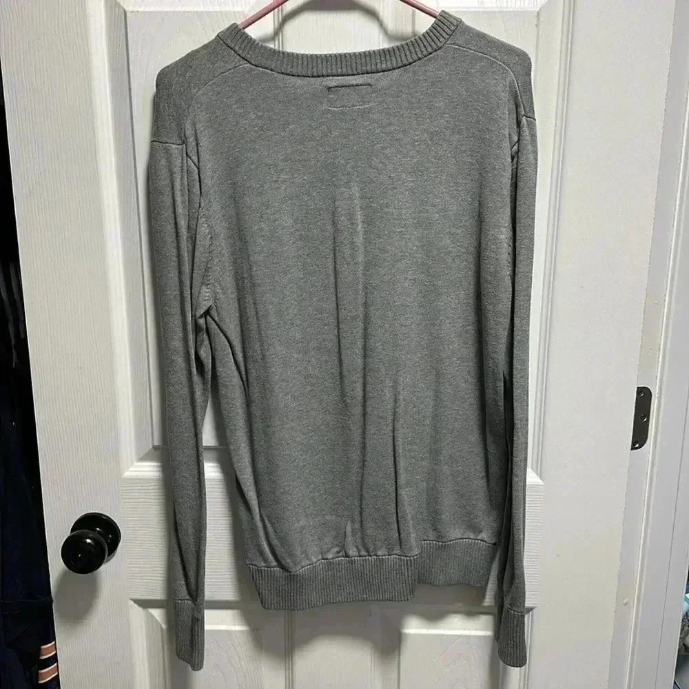 UGG AUSTRALIA GRAY VNECK OVERSIZED SWEATER - Picture 4 of 4